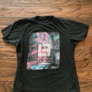 La Familia med tshirt